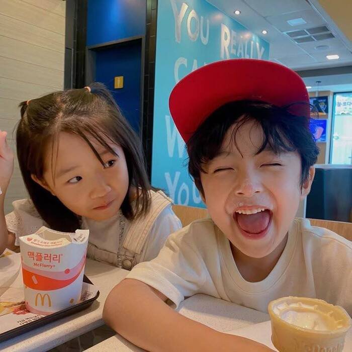hd cute baby couple dp