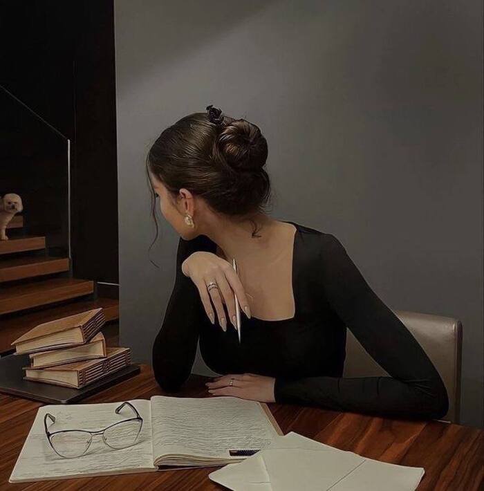 hot study girl dp instagram aethetics full hd