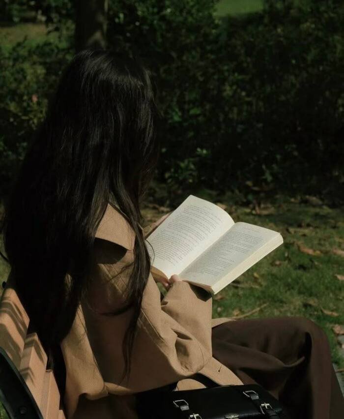 hot study girl dp instagram aethetics