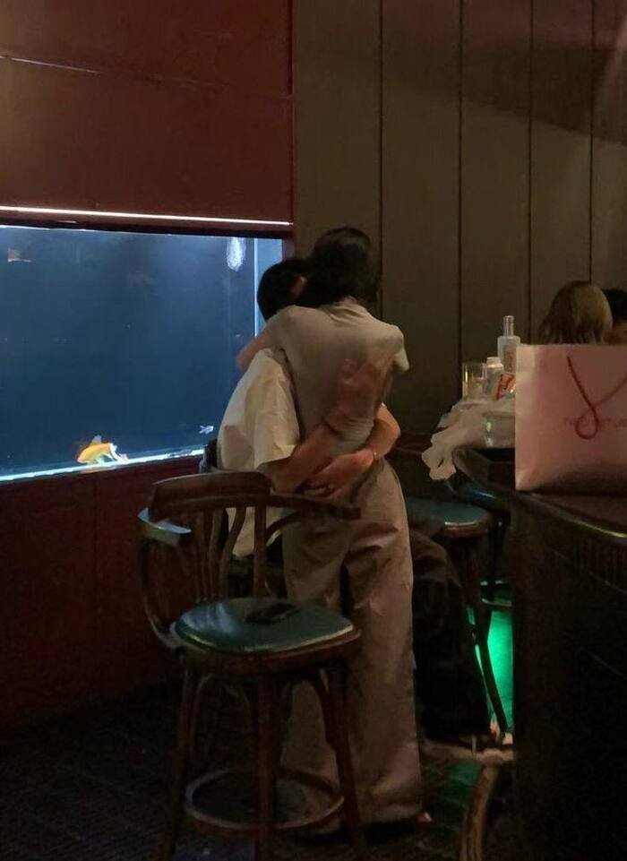 instagram couple hug dp
