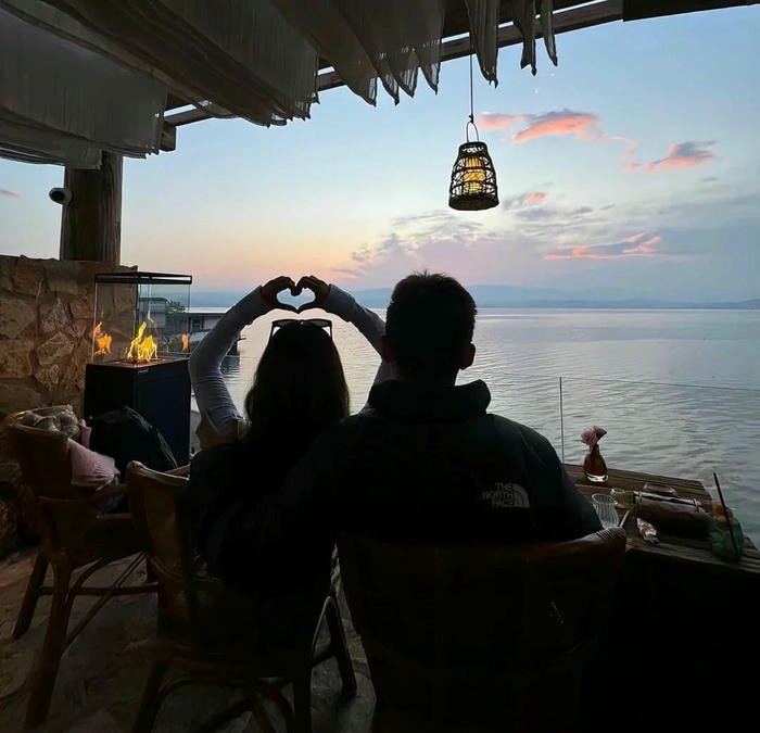 intimate couple pic dp