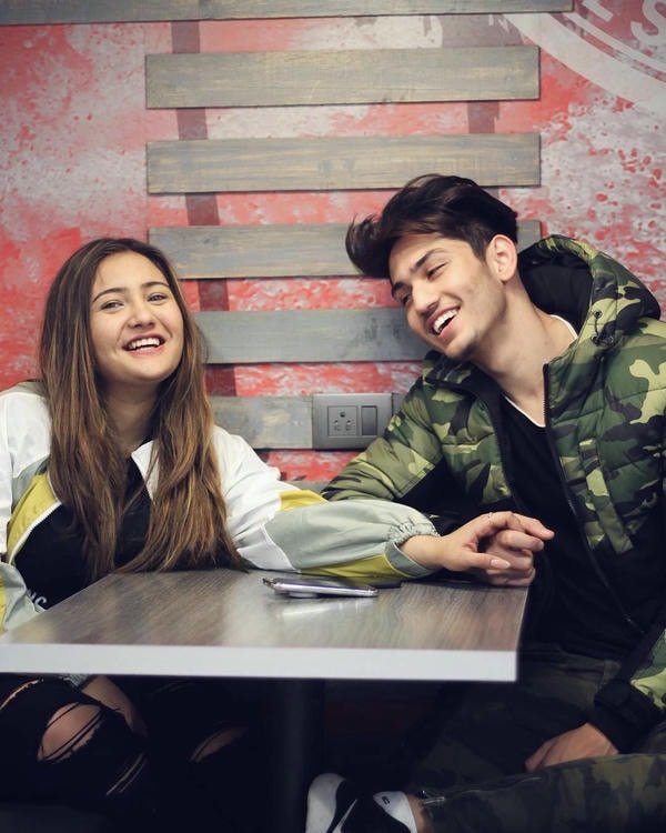 modern army couple dp for whatsapp and instagram.