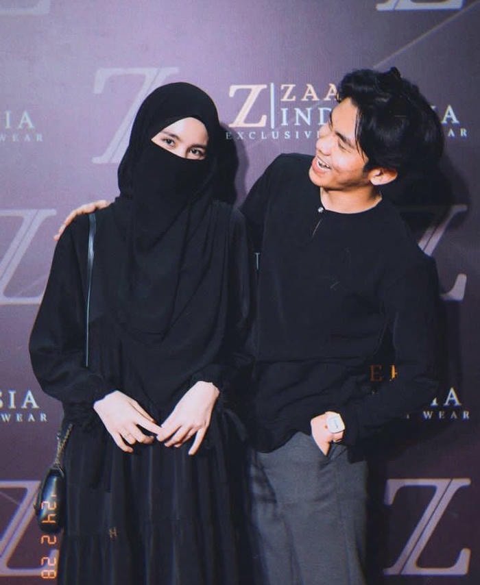 modern hijab muslim couple dp