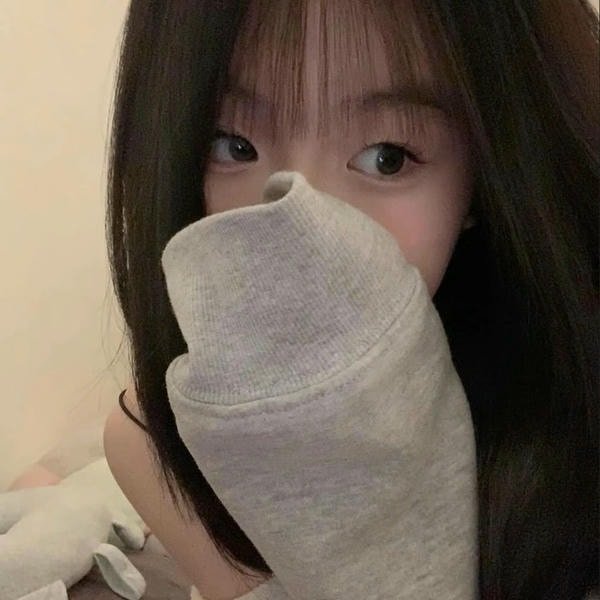 modern smart girl dp for business profile.