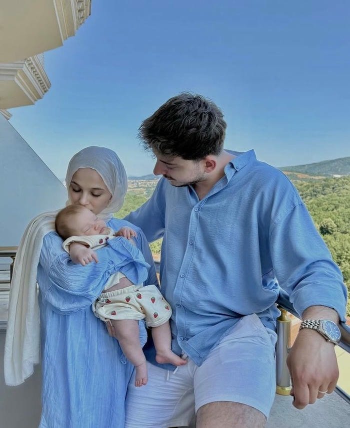 rainy day muslim couple dp