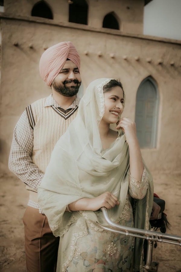 real love punjabi couple dp