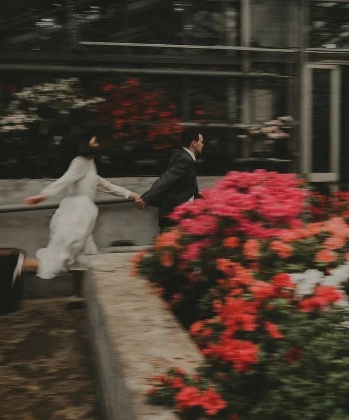 romantic pose couple pic dp