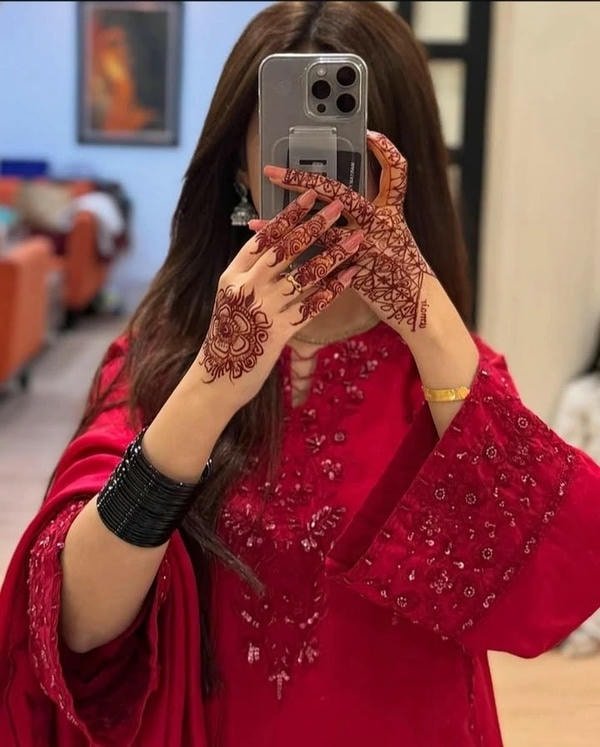 simple smart girl dp with confident expression.