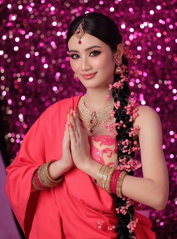 smart girl dp showing elegance and intelligence.