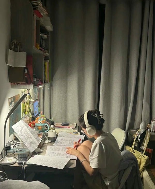 smart study girl dp in cozy environment.