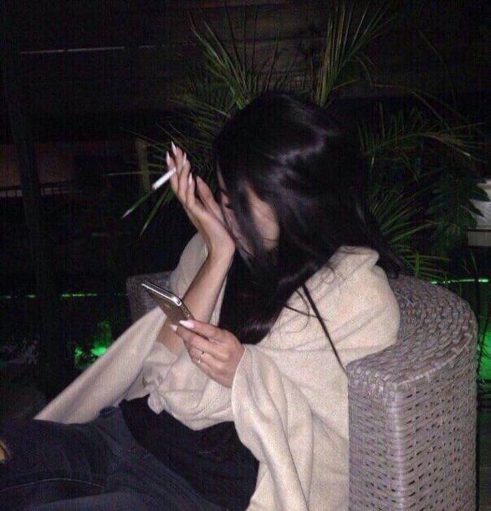 smoking girl dp aethetics image full hd