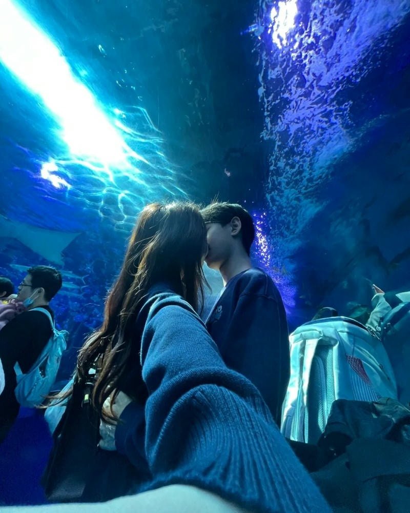 soft aesthetic couple dp picture