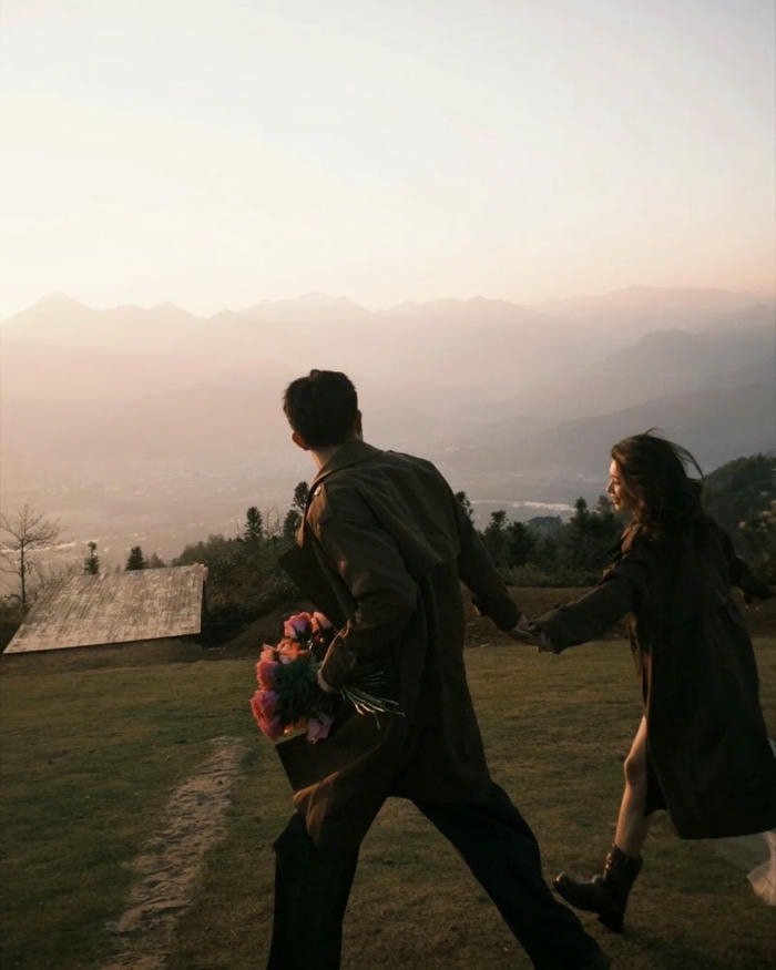 soft light couple pic dp