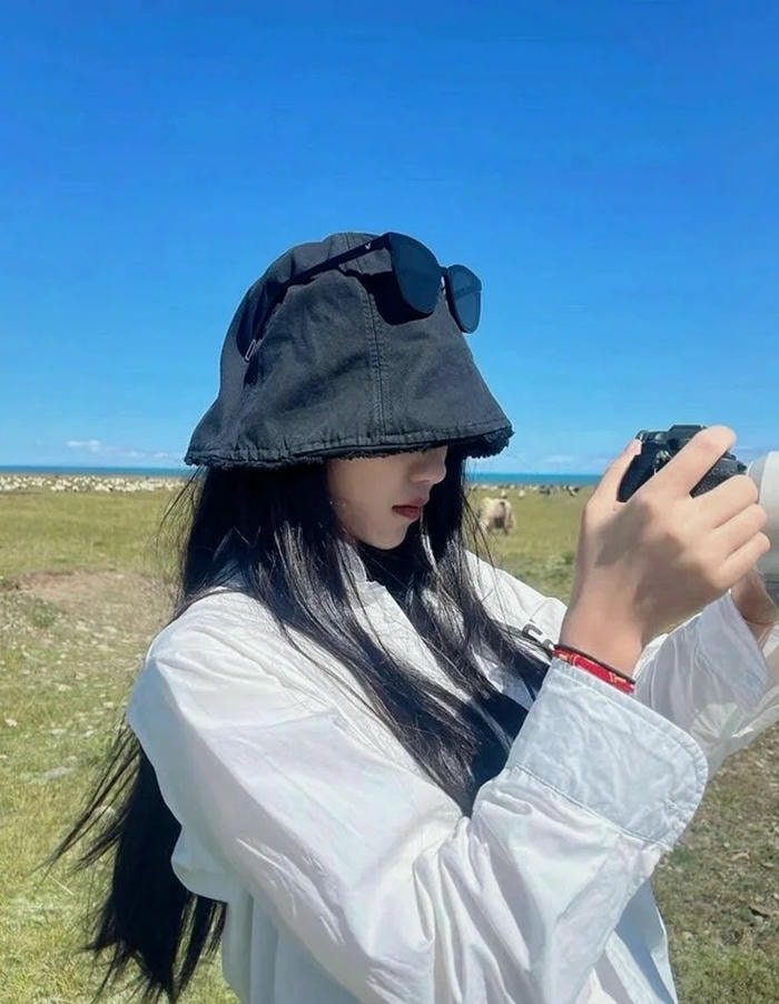 stylish dp for girls with confident attitude.