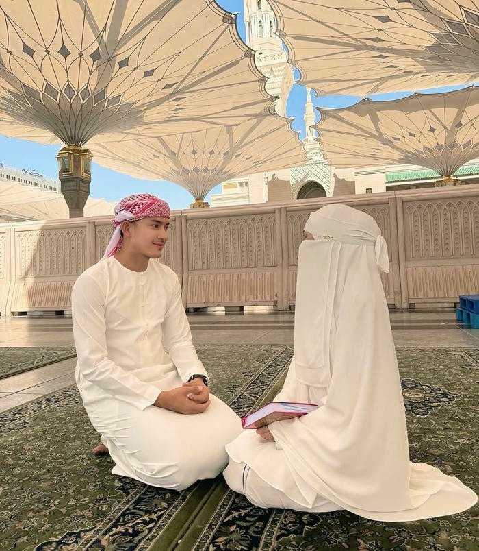 sweet smile hijab couple dp