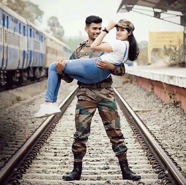 vsimple army couple dp with minimal background.