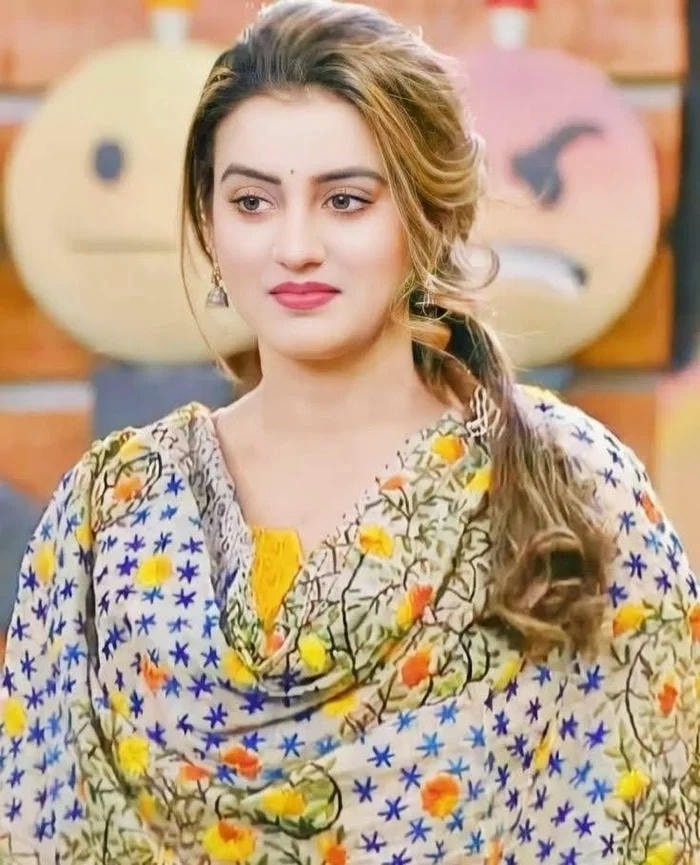 adorable single girl dp with long flowing hair.