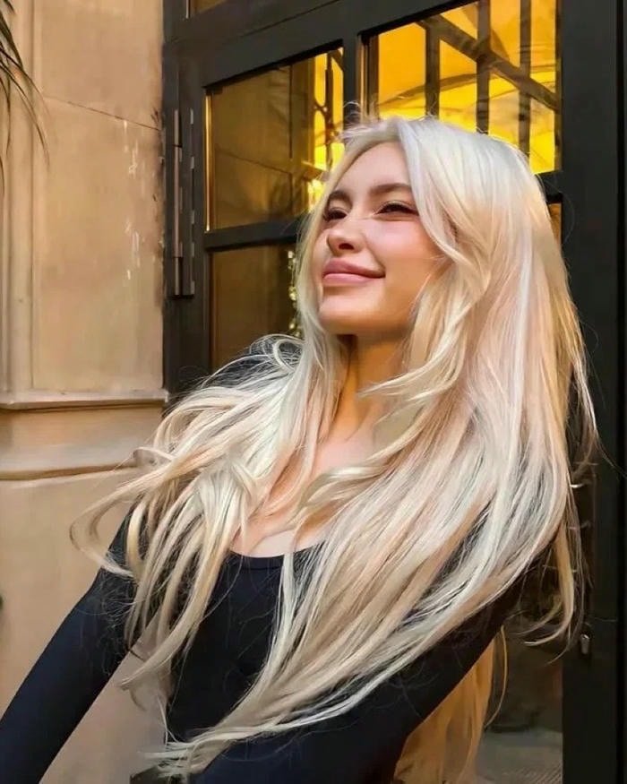 adorable single girl dp with soft lighting tone.