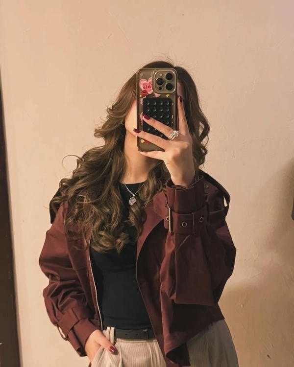 aesthetic sweet girl dp for social media avatar.