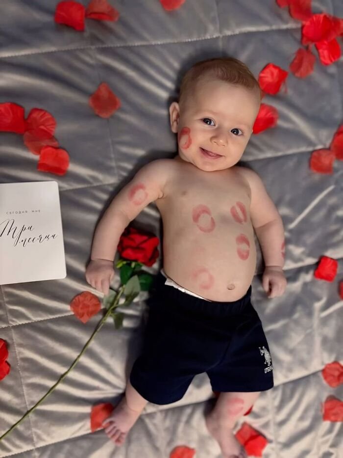 baby kiss image adore hot