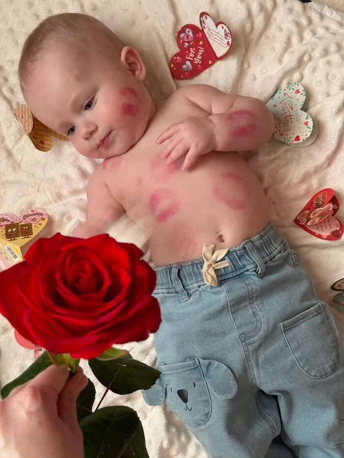 baby kiss image cute