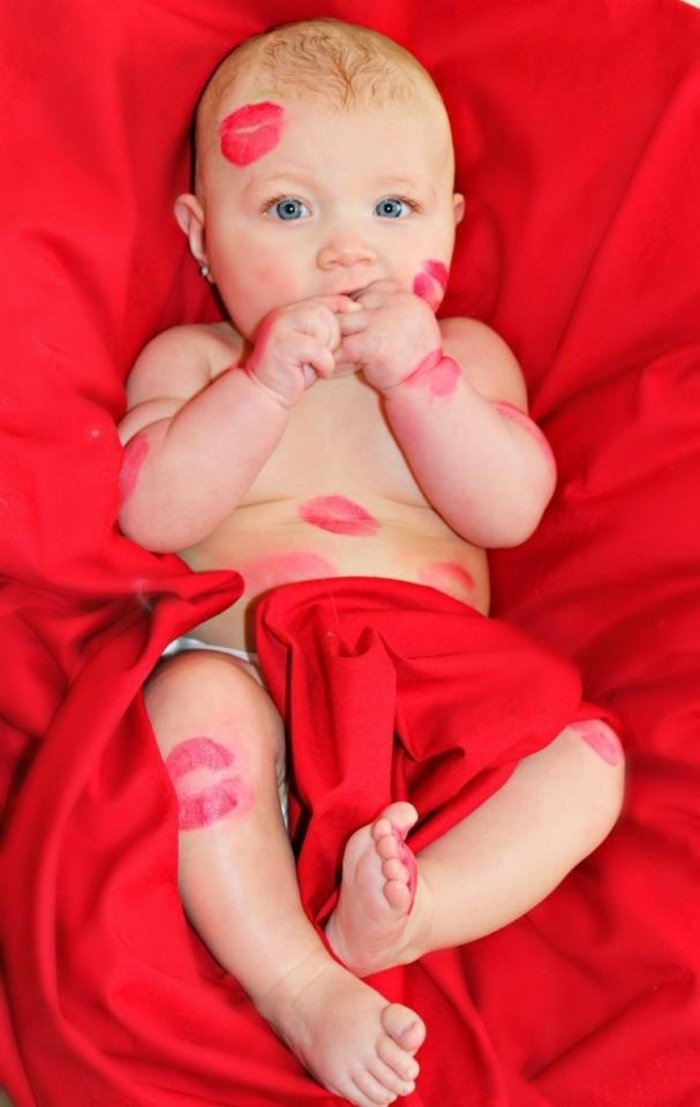 baby kiss image hd