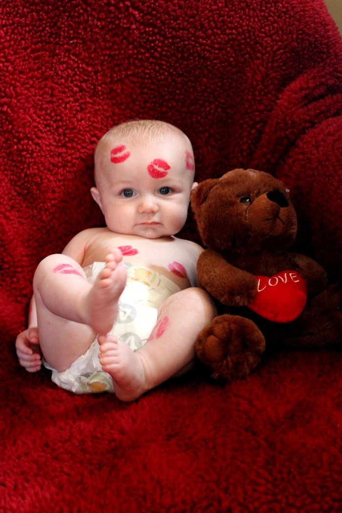 baby kiss image