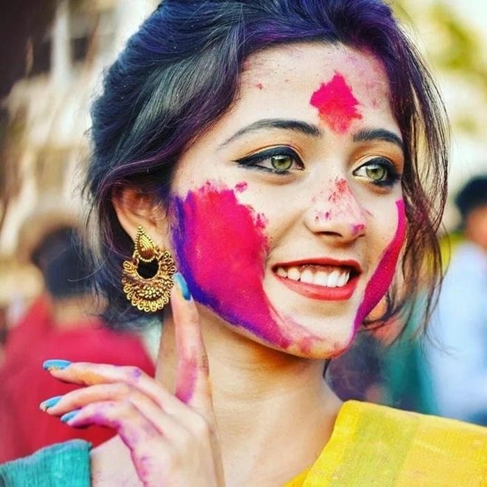 beautiful single girl dp under morning sunlight.