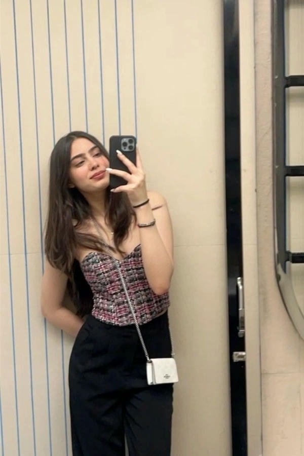 beautiful sweet girl dp for instagram profile.