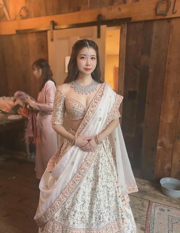 beautiful sweet girl dp for positive energy theme.