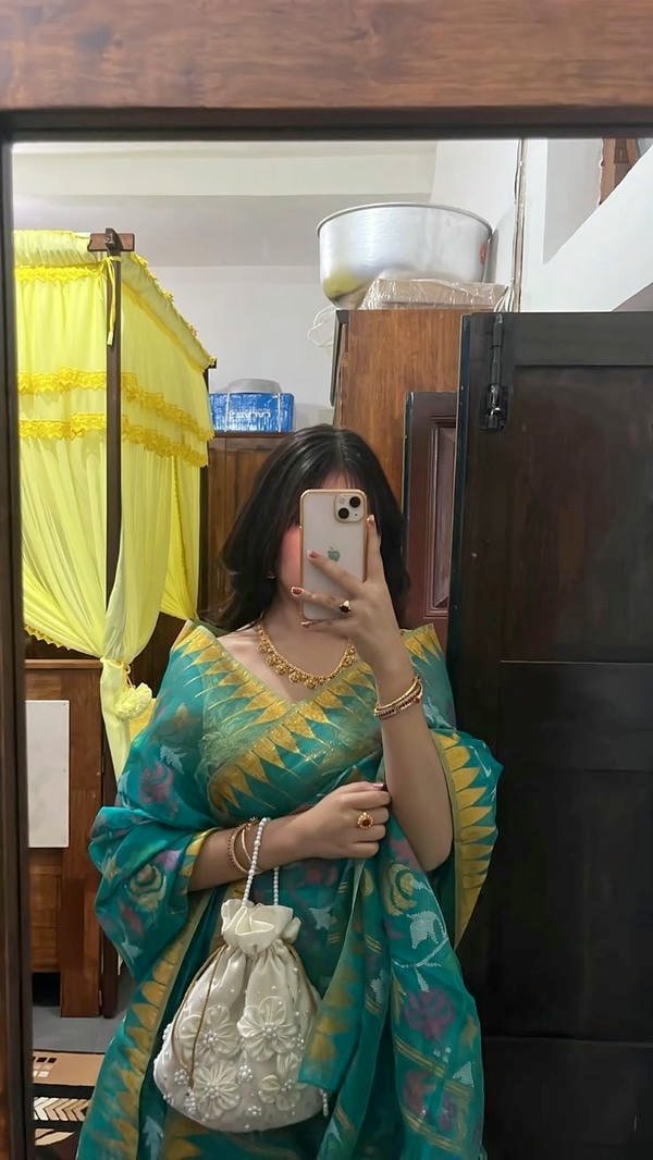 beautiful sweet girl dp for profile picture idea.