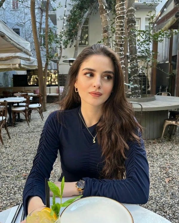 beautiful sweet girl dp in minimal aesthetic style.