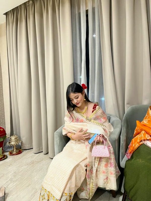 beautiful sweet girl dp under golden hour light.