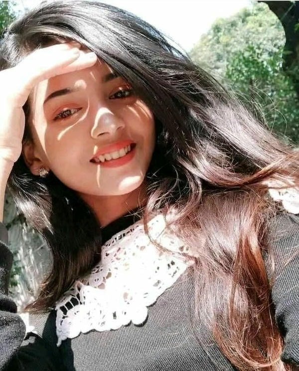 beautiful village girls dp with calm natural smile.