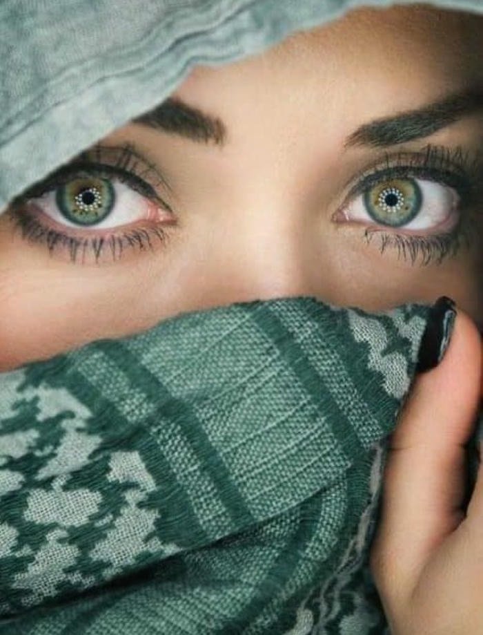 beautiful whatsapp dp for girls in outdoor sunlight.