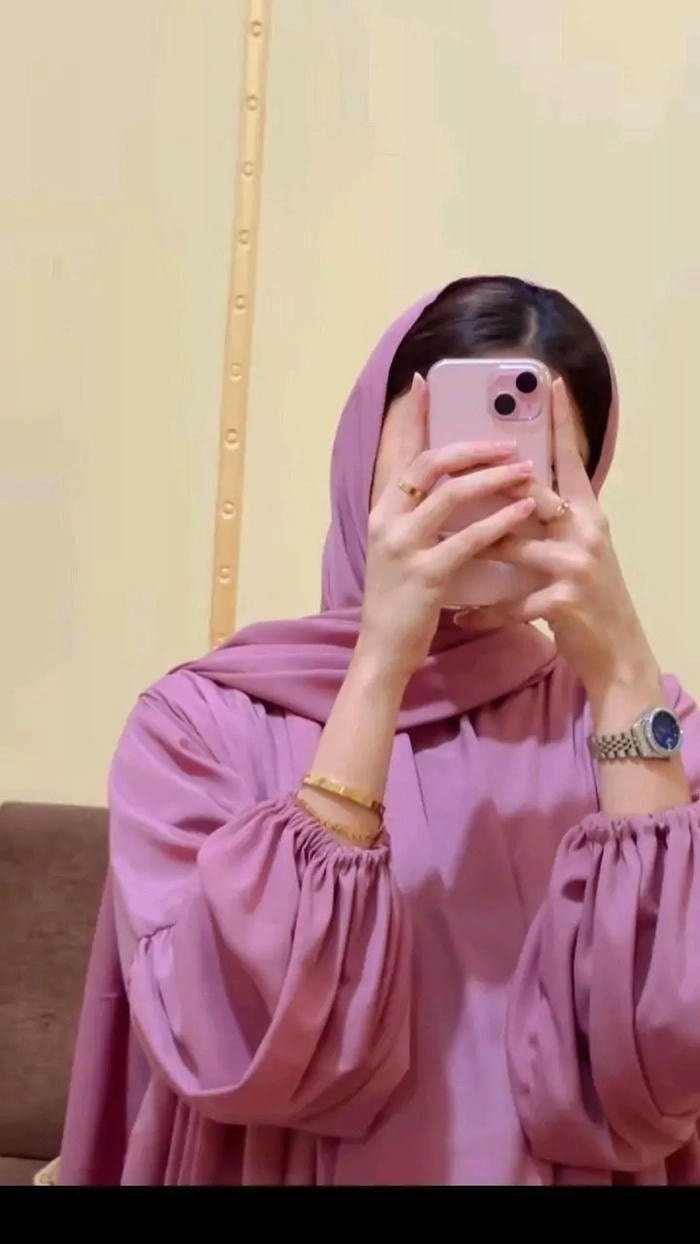 beautiful whatsapp dp for girls showing confidence.