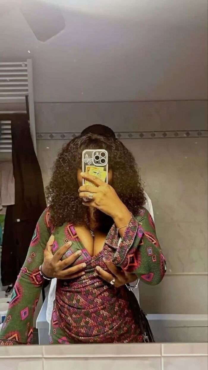 boobs kiss image aethetic