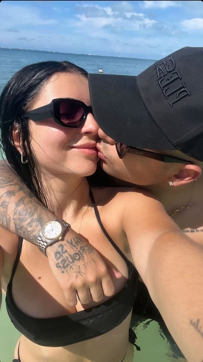 boobs kiss image full hd