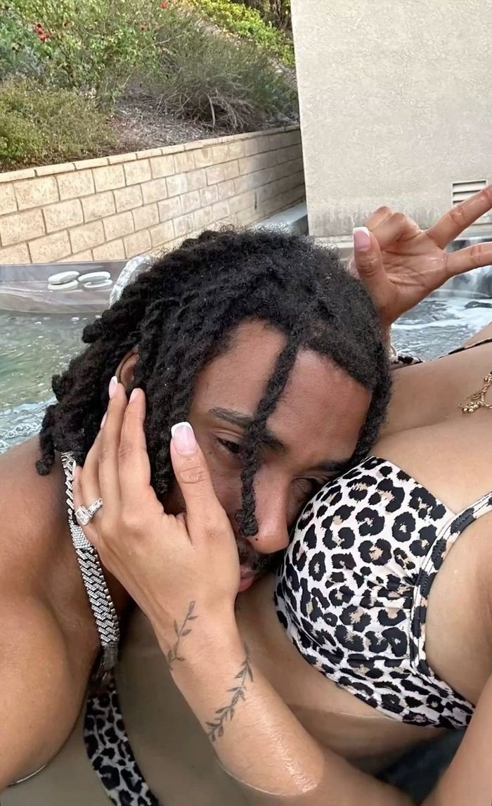 boobs kiss image hot