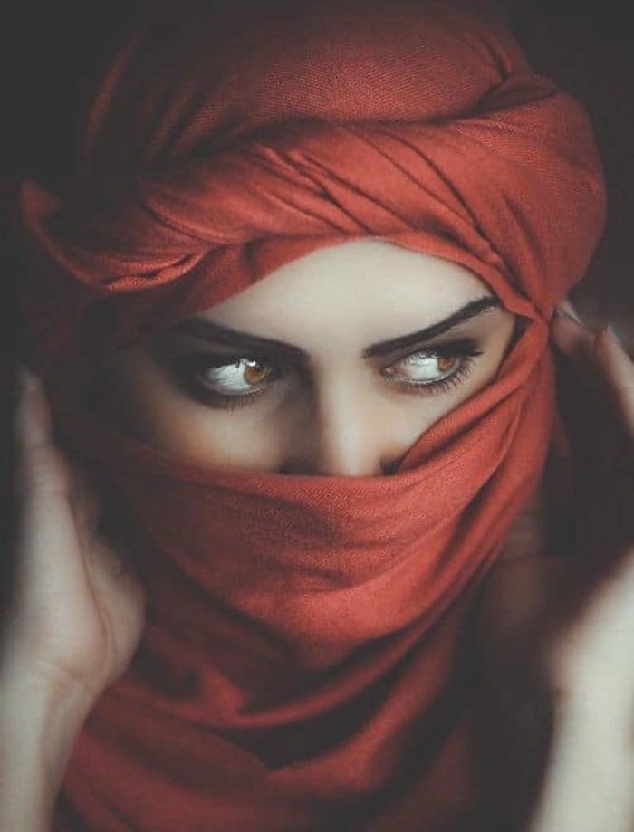 charming whatsapp dp for girls with artistic portrait.