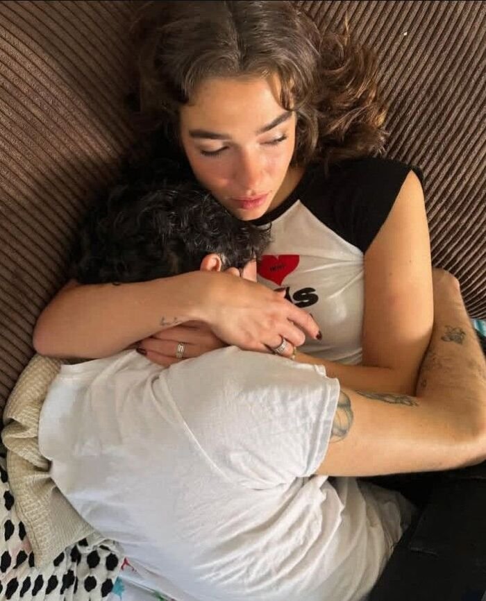 chest kiss image hot