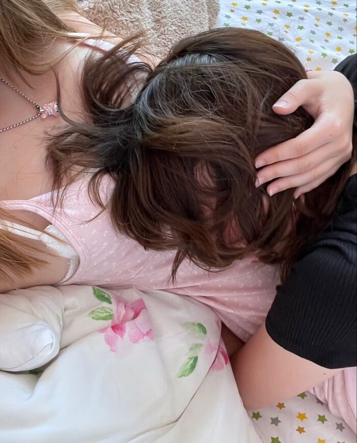 chest kiss image ig hot