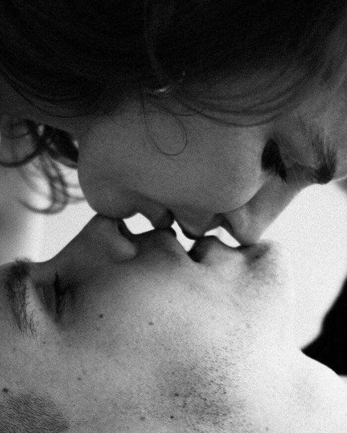 deep kiss image aethetic hot