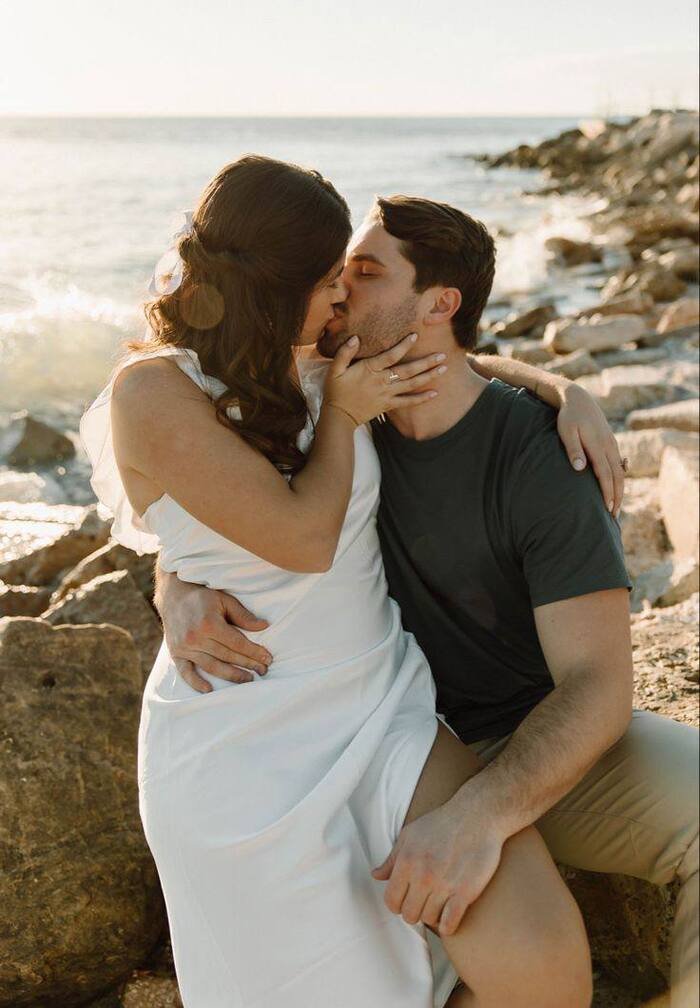 deep kiss image aethetics