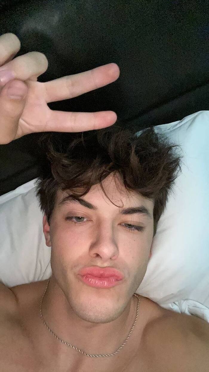 flying kiss image boy