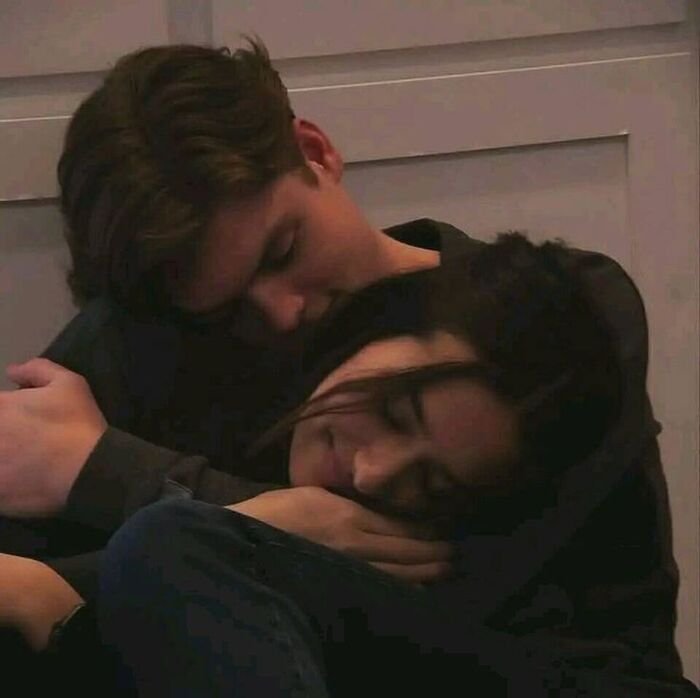 forehead kiss images romantic