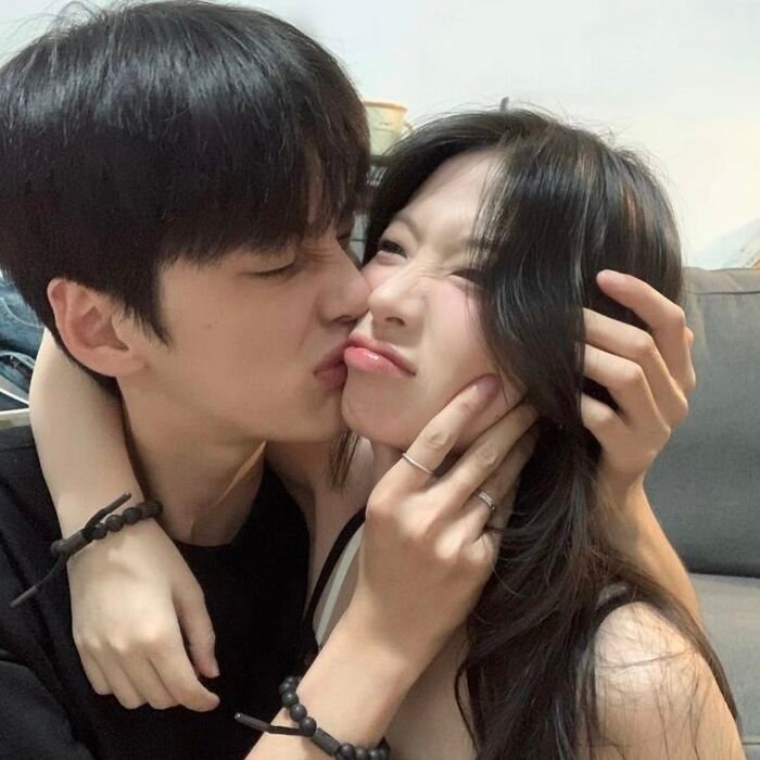 fullsize couple kiss images hd