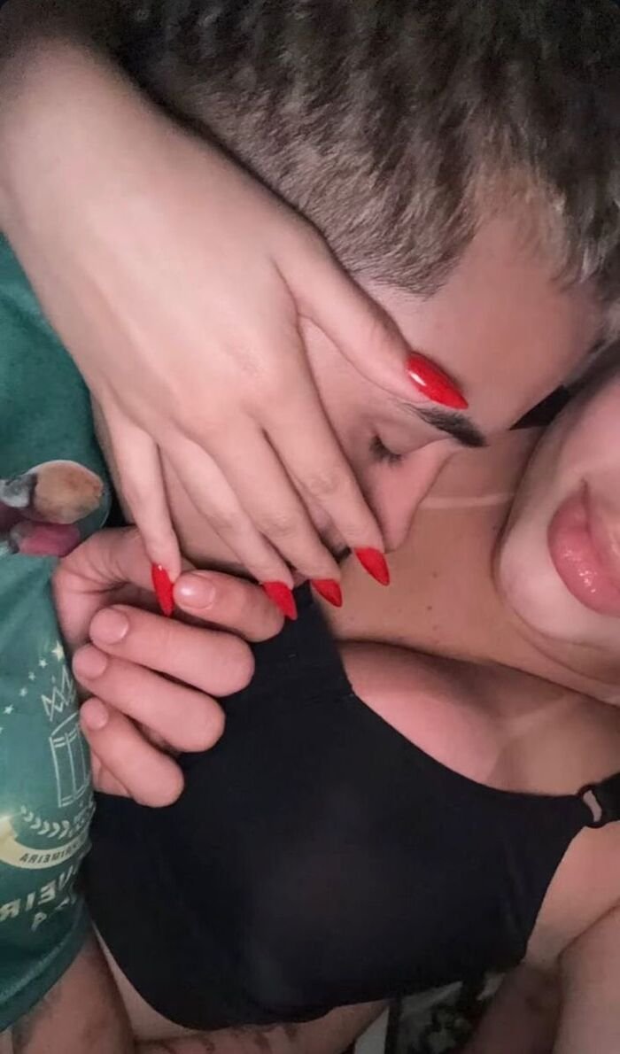 hd boobs kiss image aethetics