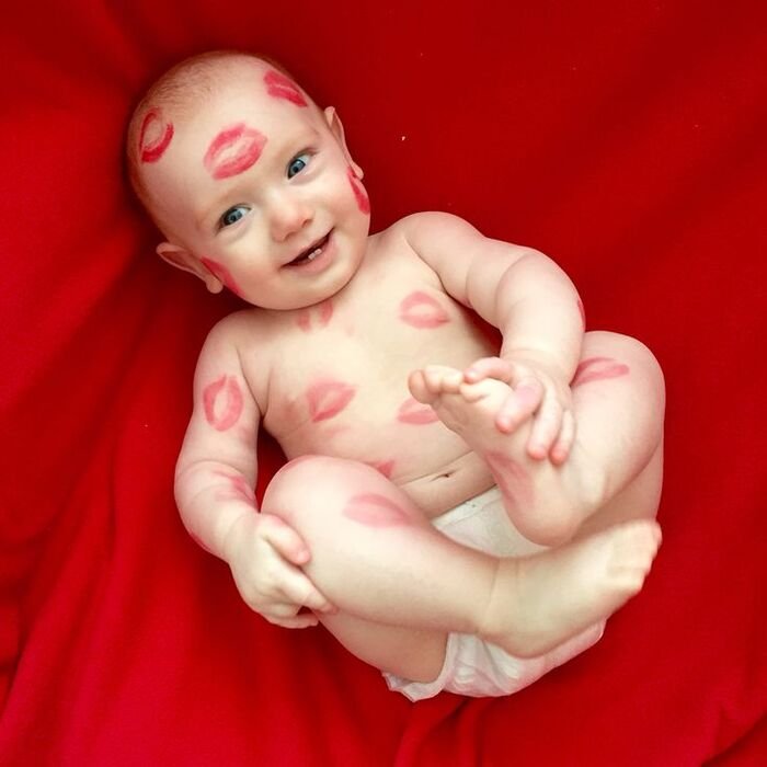hd cute baby kiss images