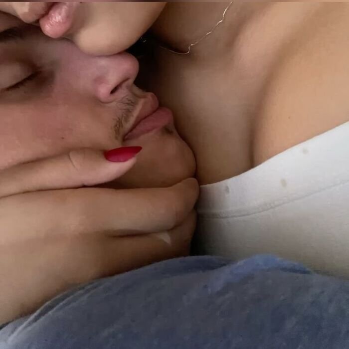 hot boobs kiss image pinterest hot ig